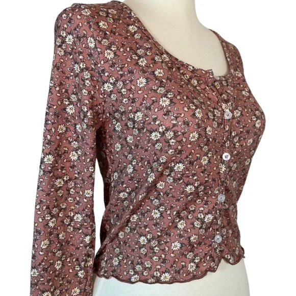 Flirty Long Sleeve Button Up Floral Mauve Crop Top - Picture 13 of 16
